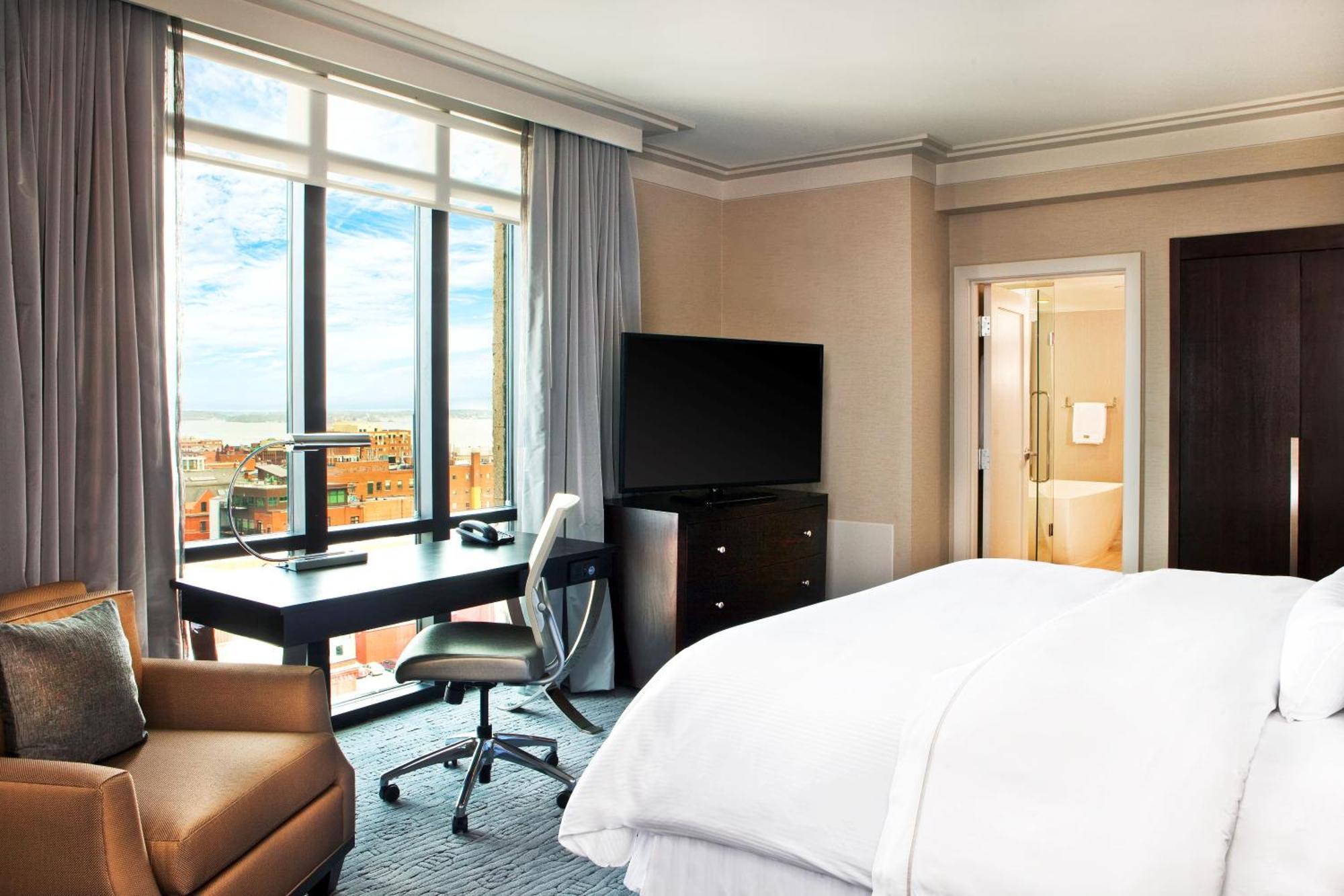 The Westin Portland Harborview Hotel Стая снимка